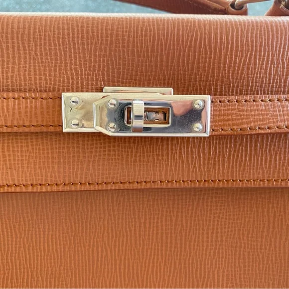 Biscuter Barcelona Leather Handbag - Picture 6 of 16